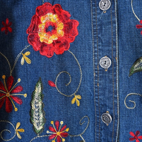 Chico’s Beautiful Whimsical Vibrant Floral Embroidered Denim jacket Sz 3 / XL/16 - Picture 8 of 12
